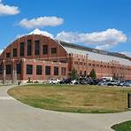 How many people can visit Hinkle Fieldhouse?1