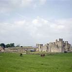 Middleham Castle wikipedia4