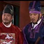 How does Dong Yi enter the palace?4