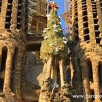 when is the best time to visit sagrada familia each day4