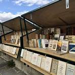 Are there bookshops in Seine?4