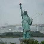 What does Lady Liberty symbolize?1