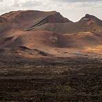 is there public bus to timanfaya national park museum hours3