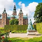 where is the yellow palace in denmark near3