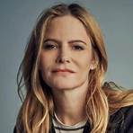 Jennifer Jason Leigh1