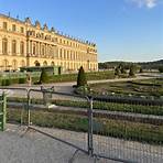 What can you do in Versailles with a tour from Paris?3