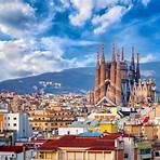 What are some interesting facts about la Sagrada Familia in Barcelona?1