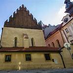 what is the most famous synagogue in prague england1
