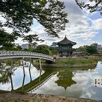 How long does it take to visit Gyeongbokgung Palace?3