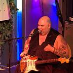 What is Popa Chubby guitars?2