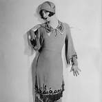 Is Joan Crawford a good example of a flapper?3