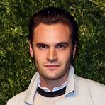 Tom Bateman1