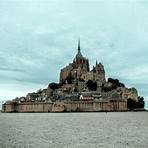 What are some of the tourist attractions in France?3