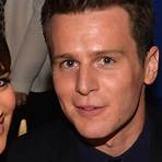 Who are Lea Michele and Jonathan Groff?2