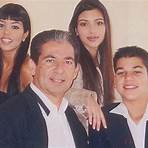 Who is Robert Kardashian and why is he famous?4