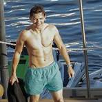 tom holland uncharted sin camisa4