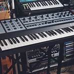 synthesizer keyboard1