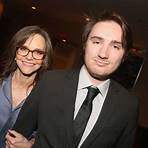 How many children does Sally Field have?2