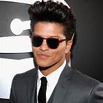 how tall is bruno mars in feet4