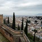what is the name of the palace in spain granada and seville location near3