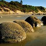 moeraki boulders beach4