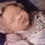 What happened to Marie Antoinette's children?1