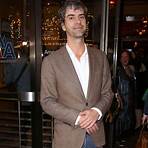 hamish linklater plays music on stage3