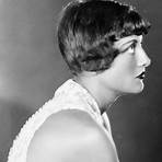 Is Joan Crawford a good example of a flapper?1