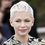 Why did Michelle Williams keep her hair short?3