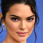 How old is Kendall Jenner and how old is she?2