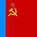 is there an emblem on the russian flag that looks3