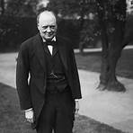 where did churchill live when he was born and made one year2