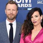 how tall is dierks bentley wife4