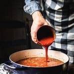How do you cook spaghetti sauce on a stove?1