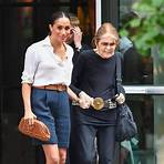 meghan markle suits outfits3