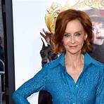 What do we know about Swoosie Kurtz's health issues?1