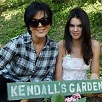 How old is Kendall Jenner and how old is she?4