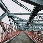 Where is the Williamsburg Bridge in New York City?4