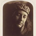 When did Julia Margaret Cameron start taking pictures?3