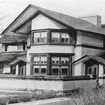 Why did Frank Lloyd Wright build the Bradley and Hickox houses?1