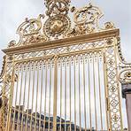 What can you do in Versailles with a tour from Paris?2