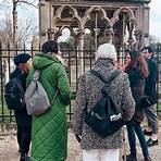 pere lachaise cemetery famous graves1