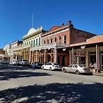 Is old Town Sacramento super crowded?2