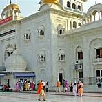 gurudwara bangla sahib temple3