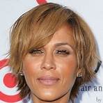 How old is Nicole Parker?1