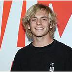 When did Ross Lynch and Morgan Larson start dating?2
