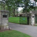 Holy Sepulchre Cemetery (Coram, New York) wikipedia1