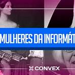 mulher intrigada ao computador1