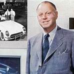 Why did Harley Earl change his name to Earl Automotive Works?2