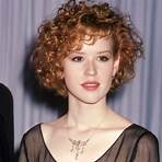 How old is Molly Ringwald from Riverdale?2